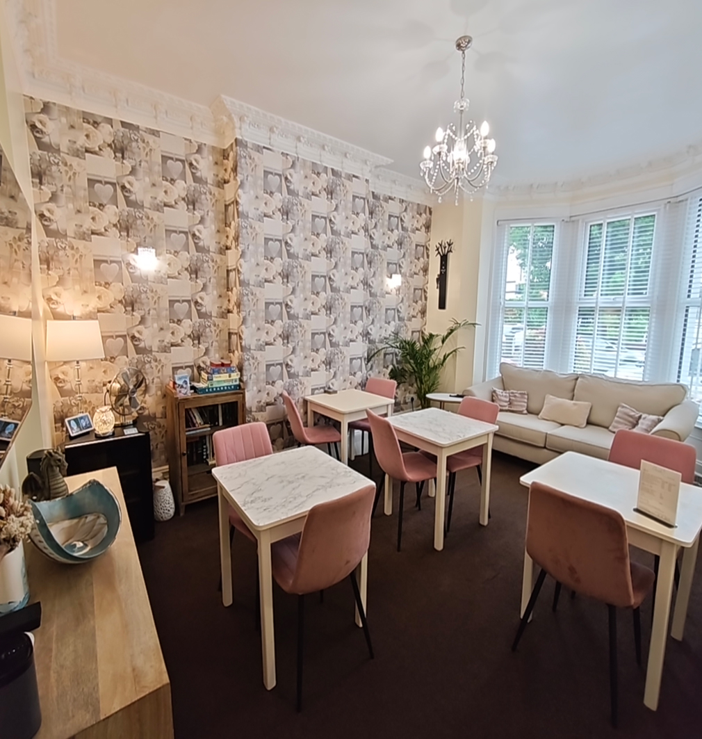 Room 10 — Deluxe Orme Double detail